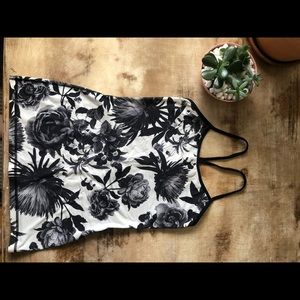 LULULEMON Power Y floral Black & White size 6